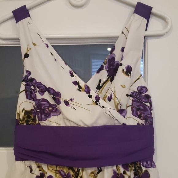 Beautiful purple floral dress - Picture 2 of 4